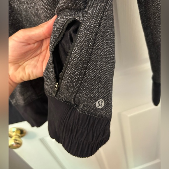Lululemon running sweatshirt hoodie top size 8 - Picture 5 of 7